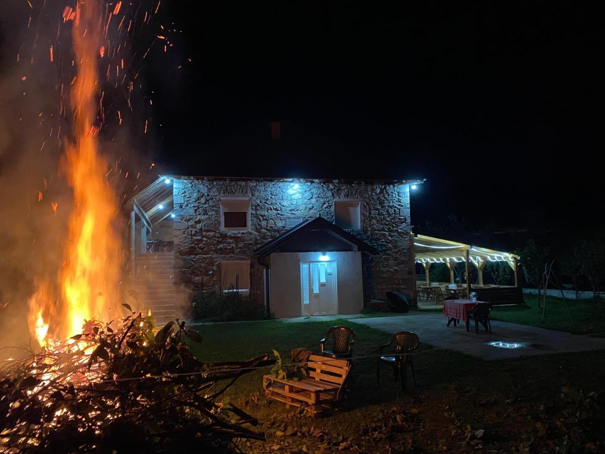 The Blue Eye Bed & Breakfast Vusanje Exterior photo